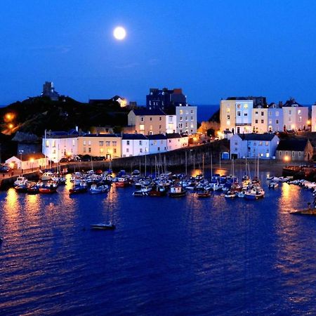 Stylish Tenby Apartment, Great Location, Parking Eksteriør billede