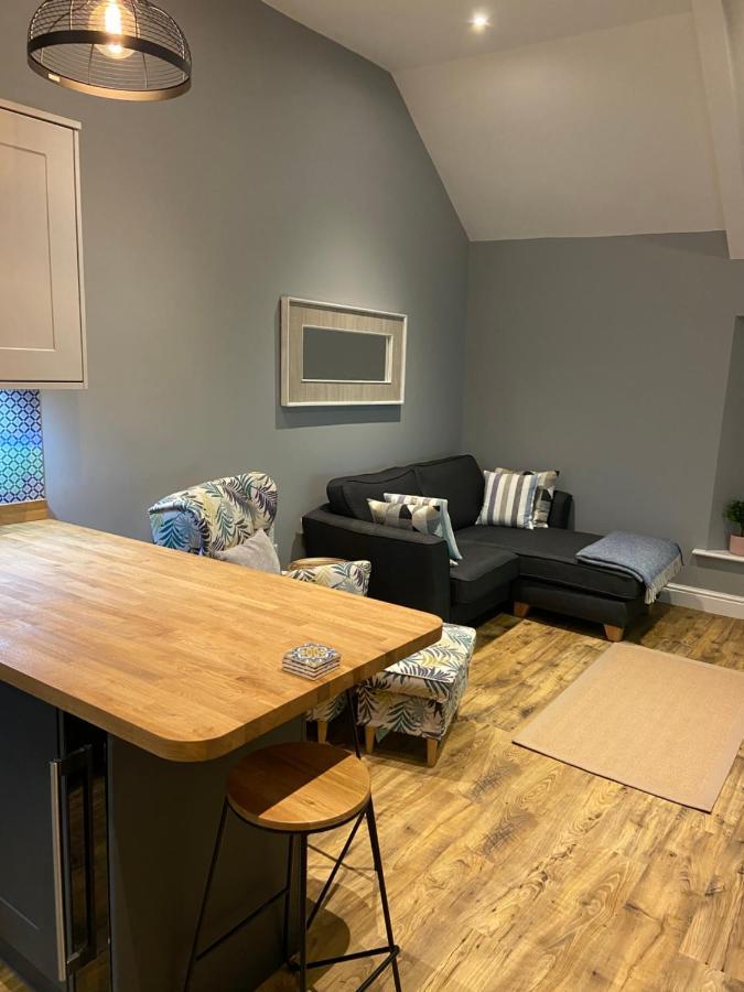 Stylish Tenby Apartment, Great Location, Parking Eksteriør billede