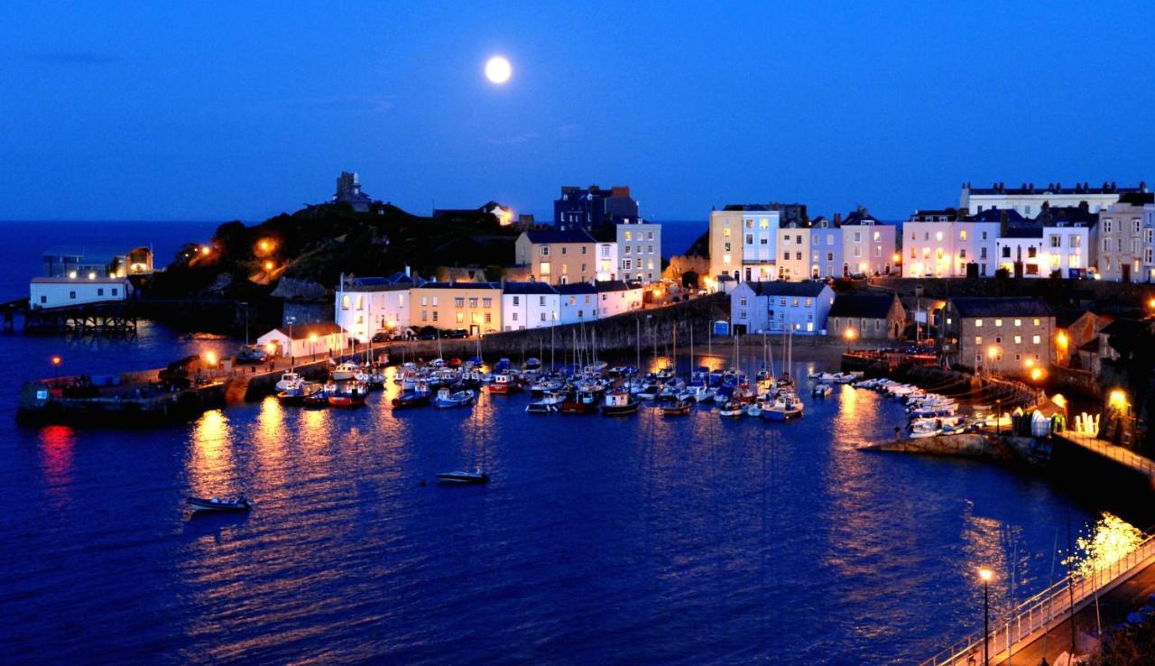 Stylish Tenby Apartment, Great Location, Parking Eksteriør billede